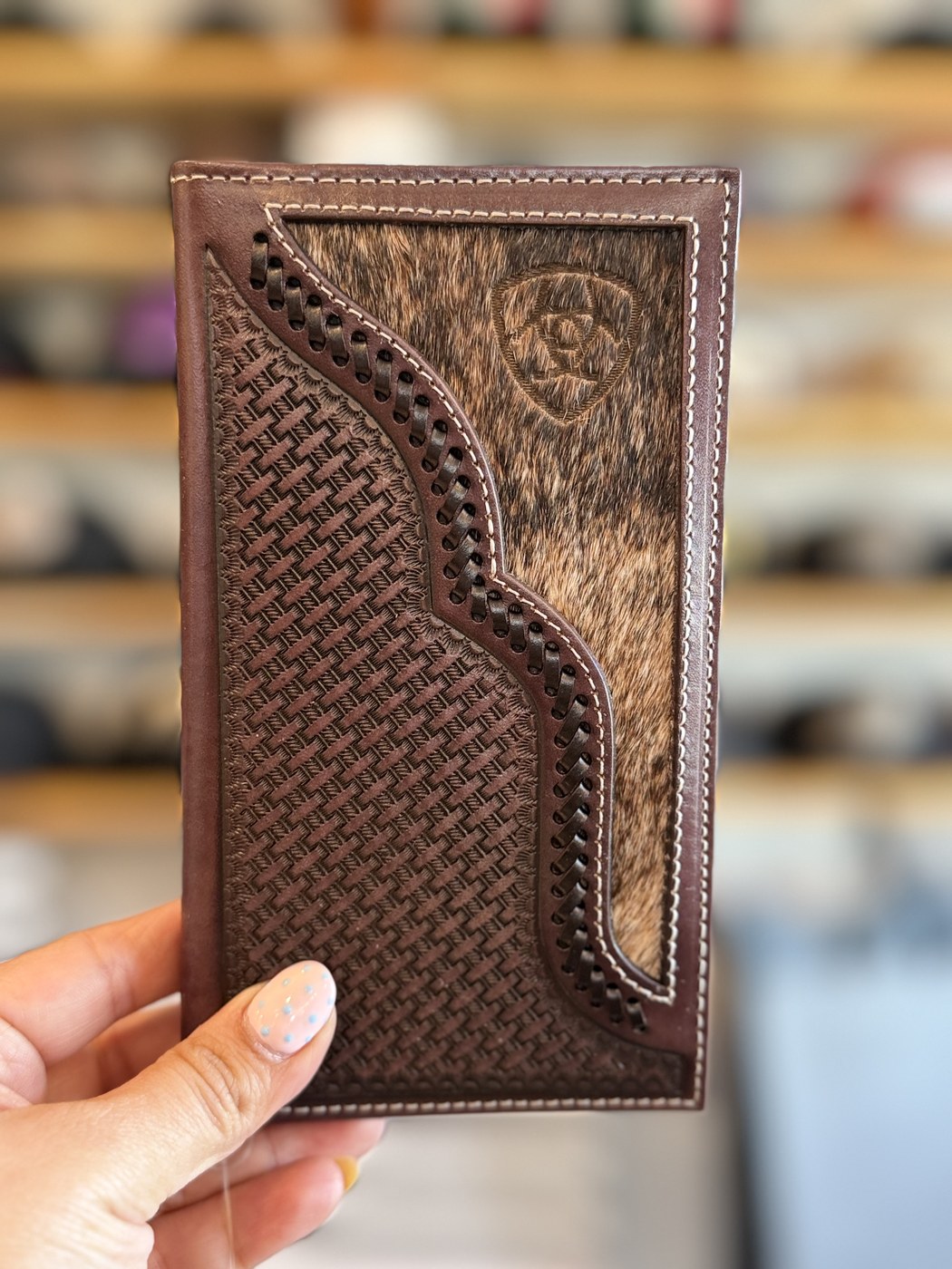 Cartera con detalle de cabello