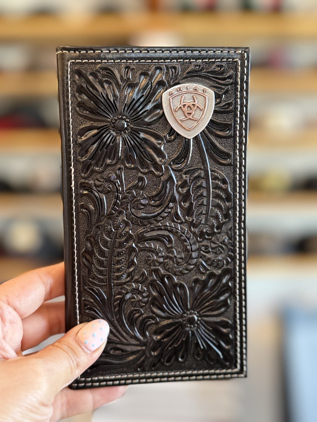 Cartera café con hebilla