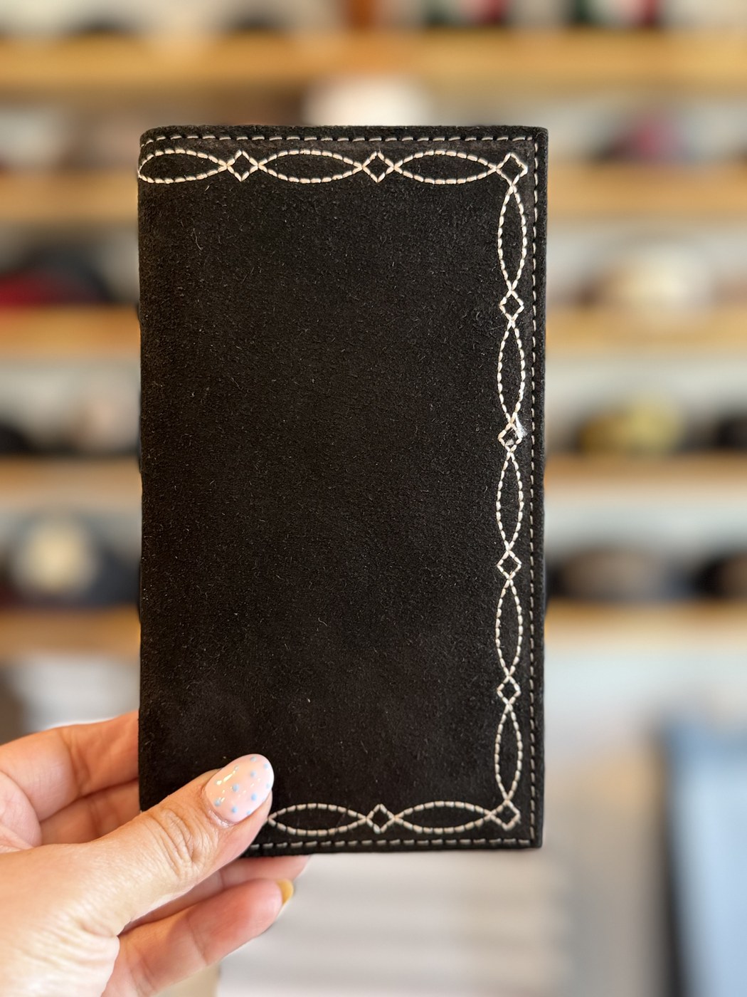 Cartera negra floral